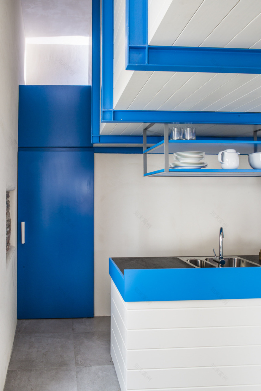 地中海风情的三层别墅设计-7