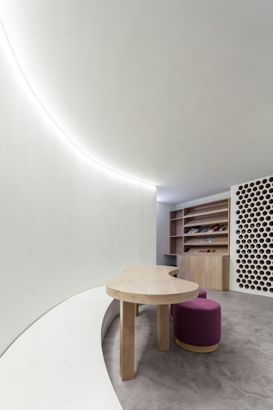 葡萄牙别墅和谐重生,室内外空间完美融合-19