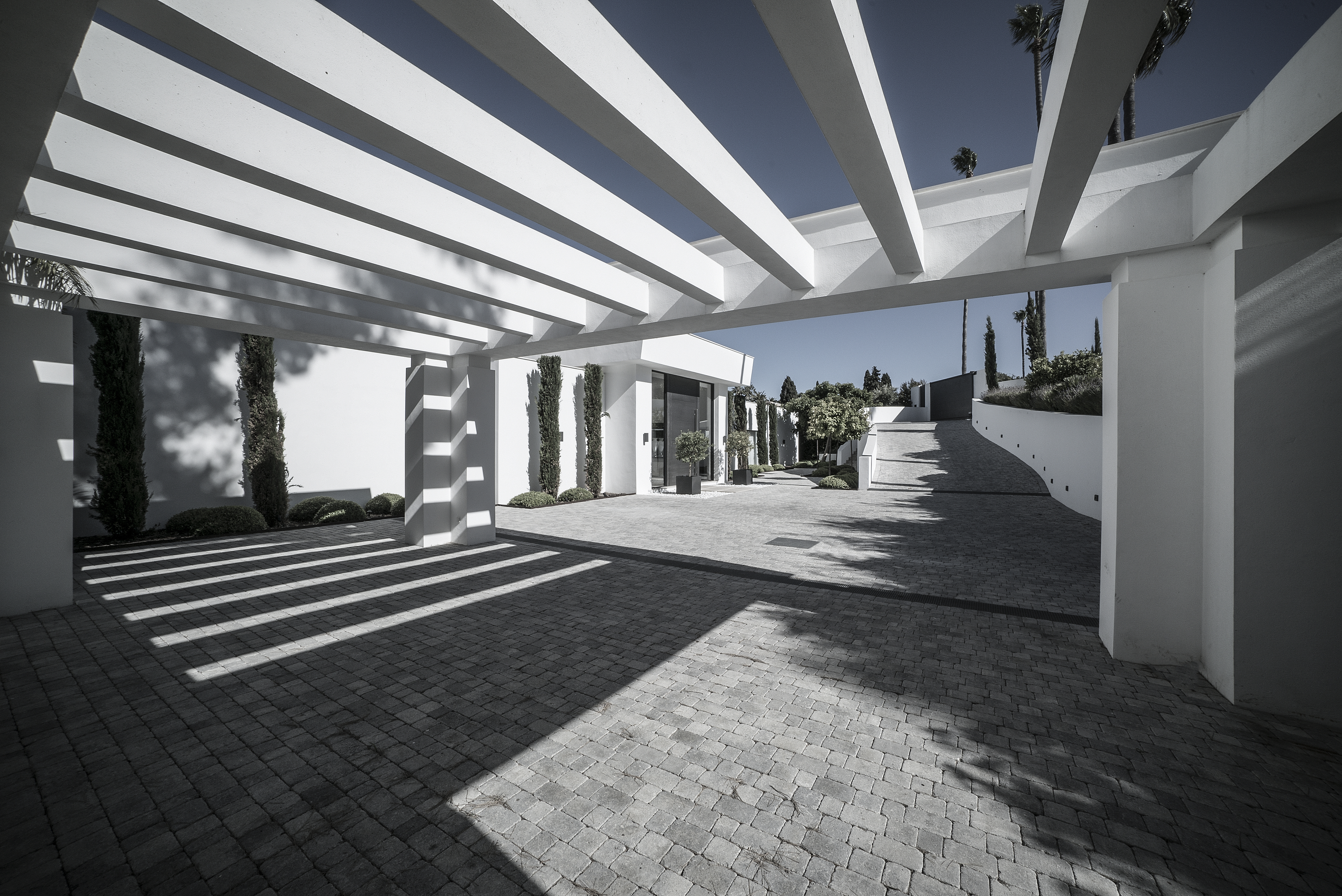 西班牙现代别墅设计,传统与当代完美平衡-1