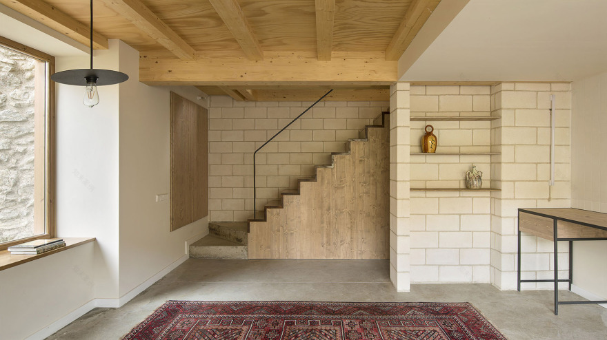 西班牙山谷中温暖色调的马养殖场住宅设计丨Aramé Studio-20