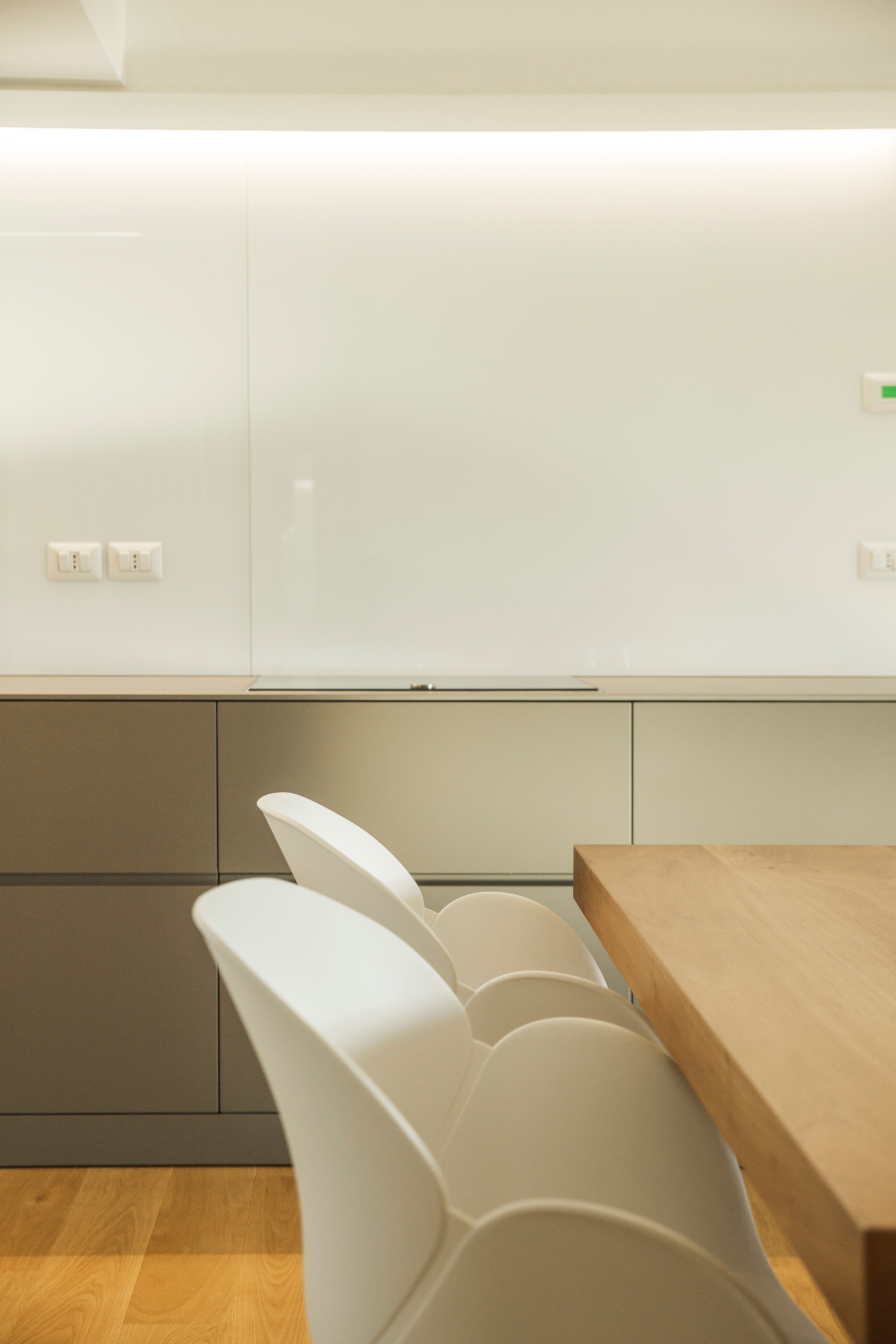 Progetto e realizzazione di arredamenti su misura per un'abitazione in provincia di Venezia. Collaborazione con Babato1934.-8