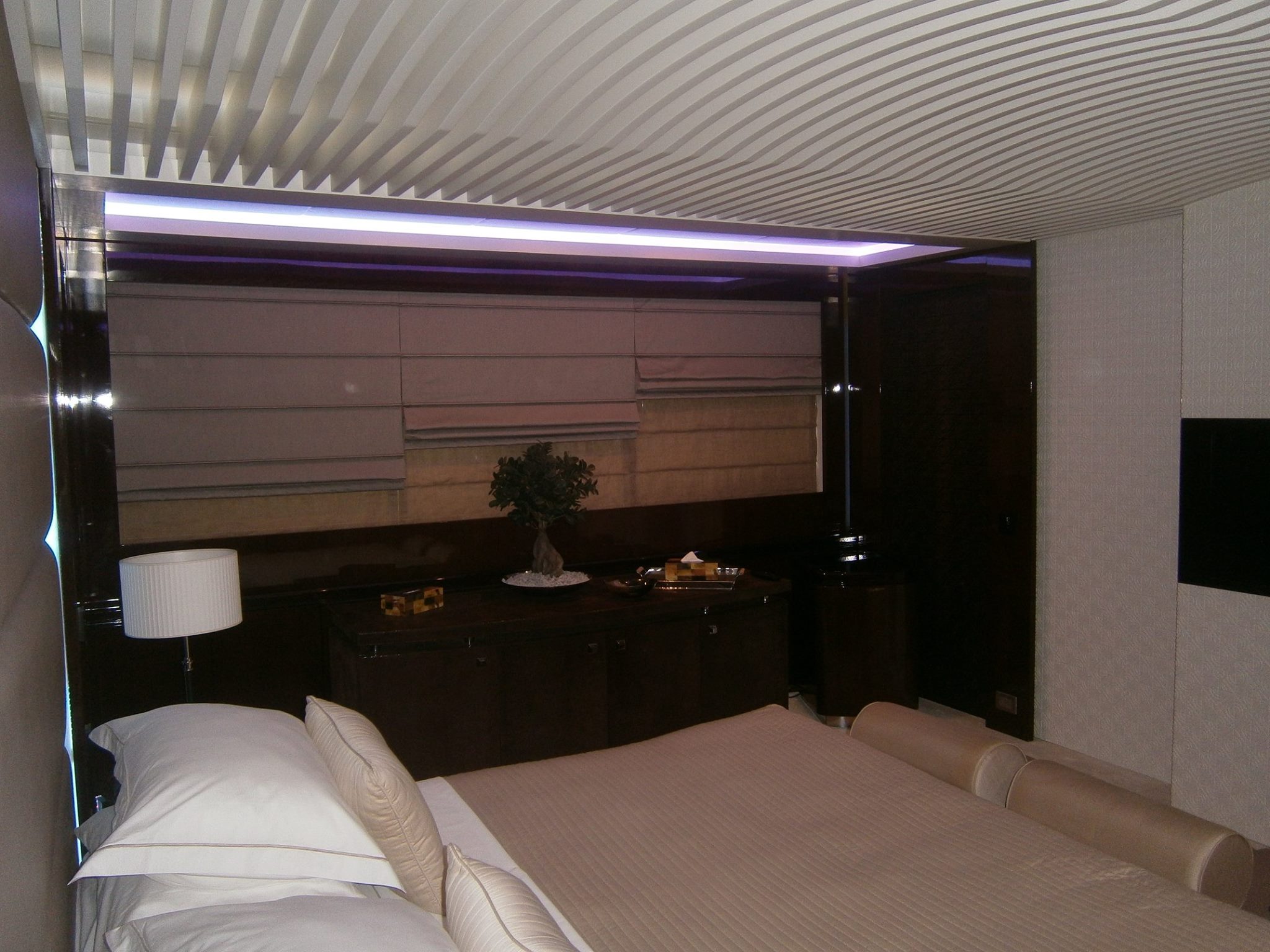 阳光调控的窗户装饰设计-9