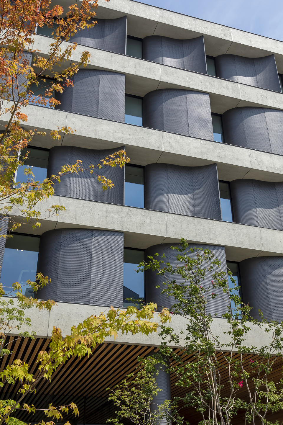 熊本城下町 · 融合环境特色的现代办公建筑丨日本熊本丨日建设计-19