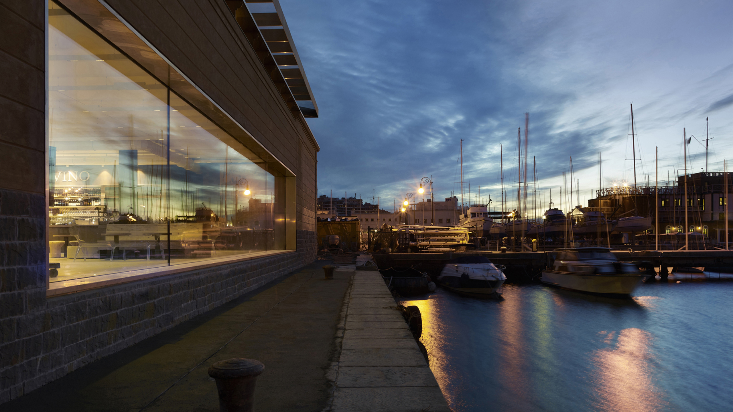 Trieste 海滨百年仓库变身 EATALY 意大利美食商店-6