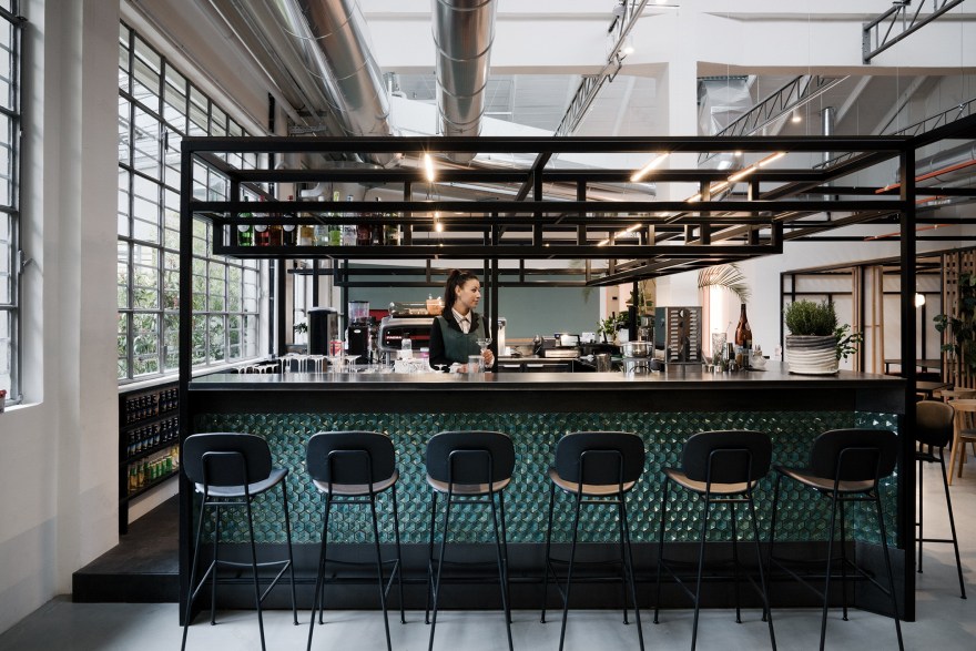 米兰 1931 年工业建筑里的日式餐厅-11