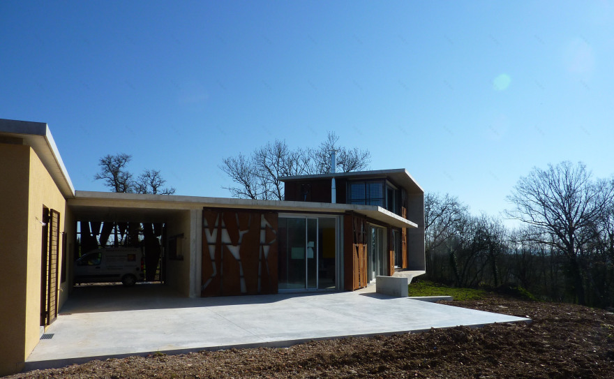 YONNE 地区的现代住宅,融入自然的景观设计-2