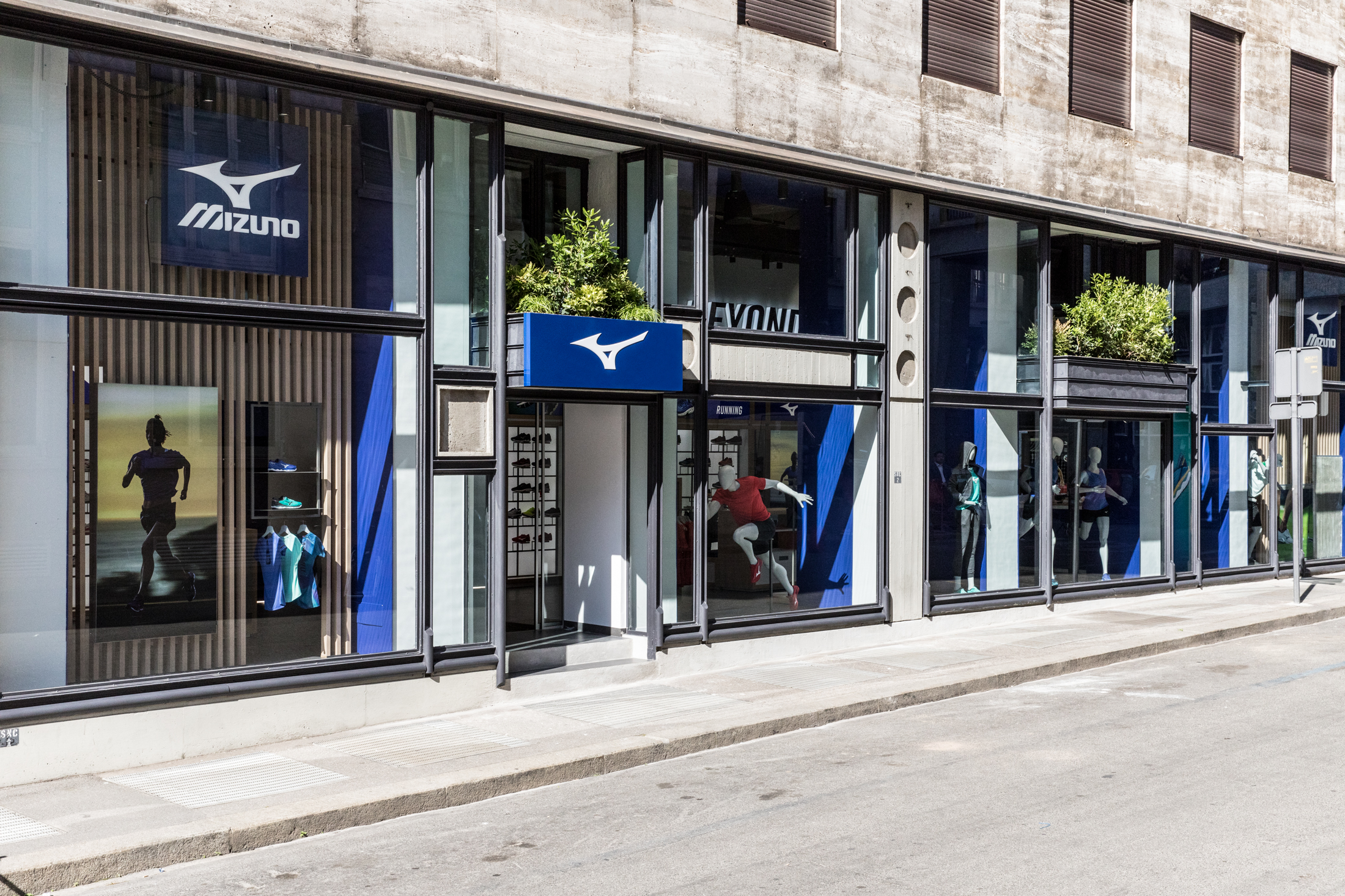 STORE MONOMARCA MIZUNO-9