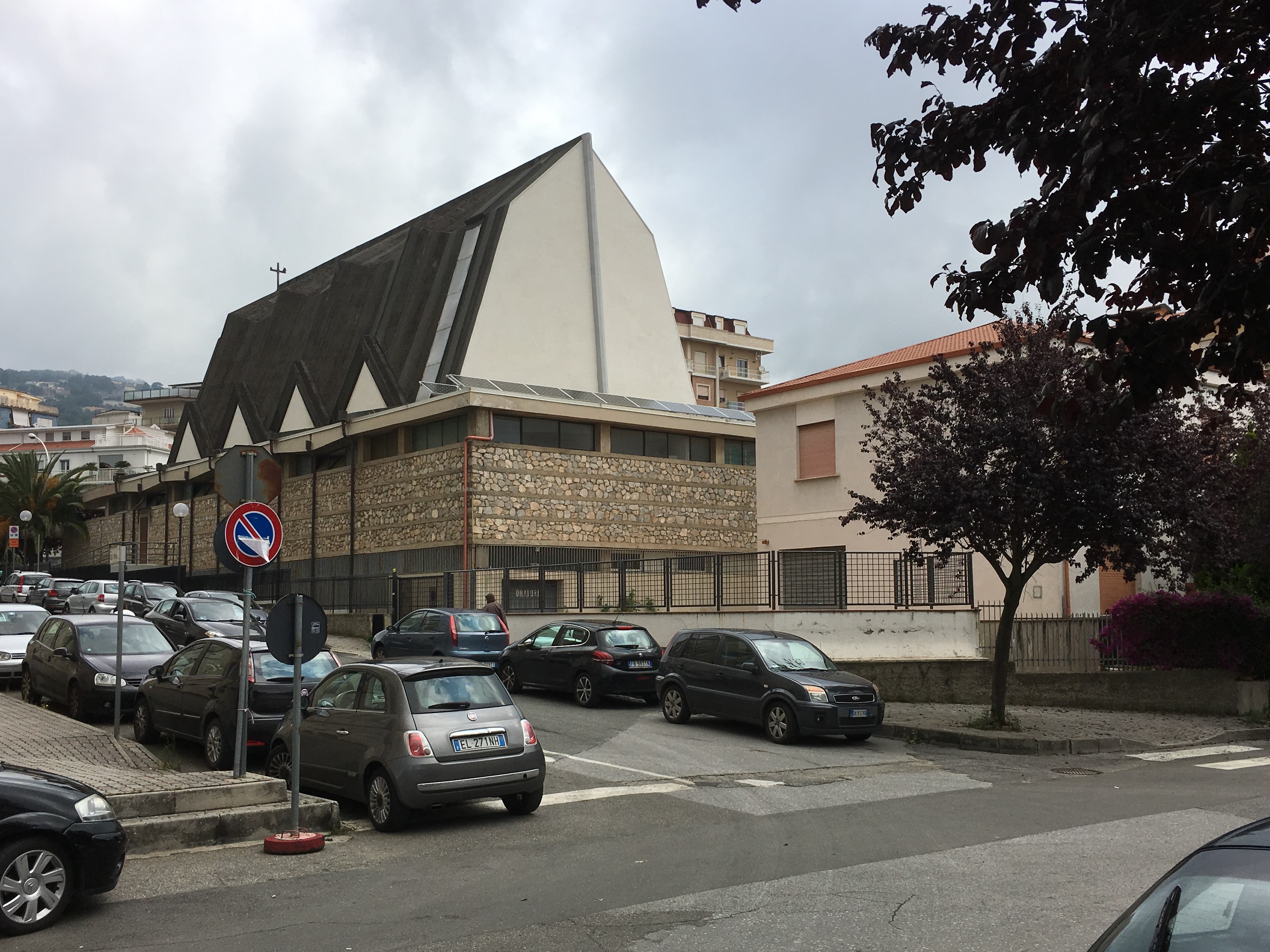 意大利教堂综合体翻新设计,实现功能与美观兼具-1