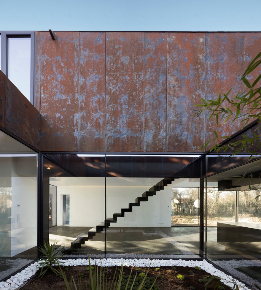 植入森林的“Quinconce”别墅,室内外和谐共生-6