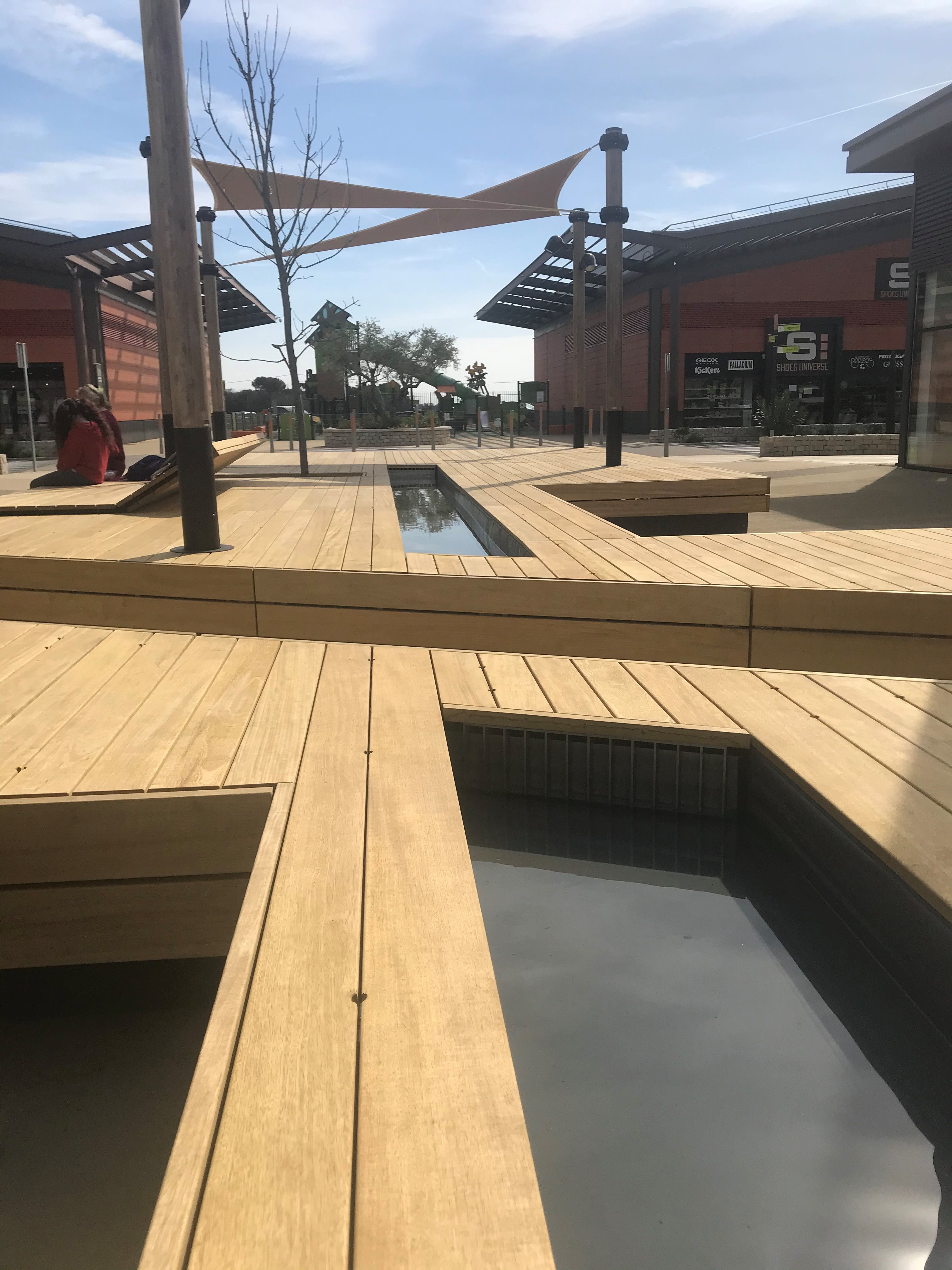 橙色小镇的现代休闲空间-10