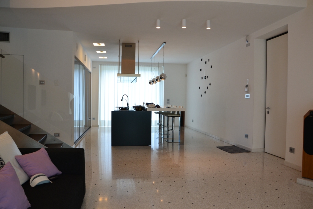 乡间复兴的现代居所——自然材料与尖端科技融合-6