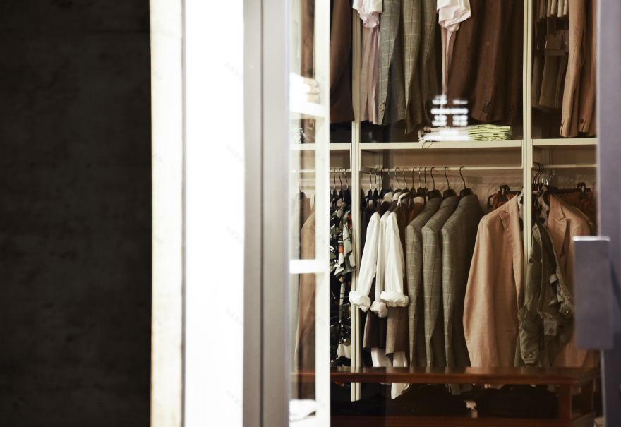 意大利珠宝店变男性时装店,极简设计打造悬浮空间-2