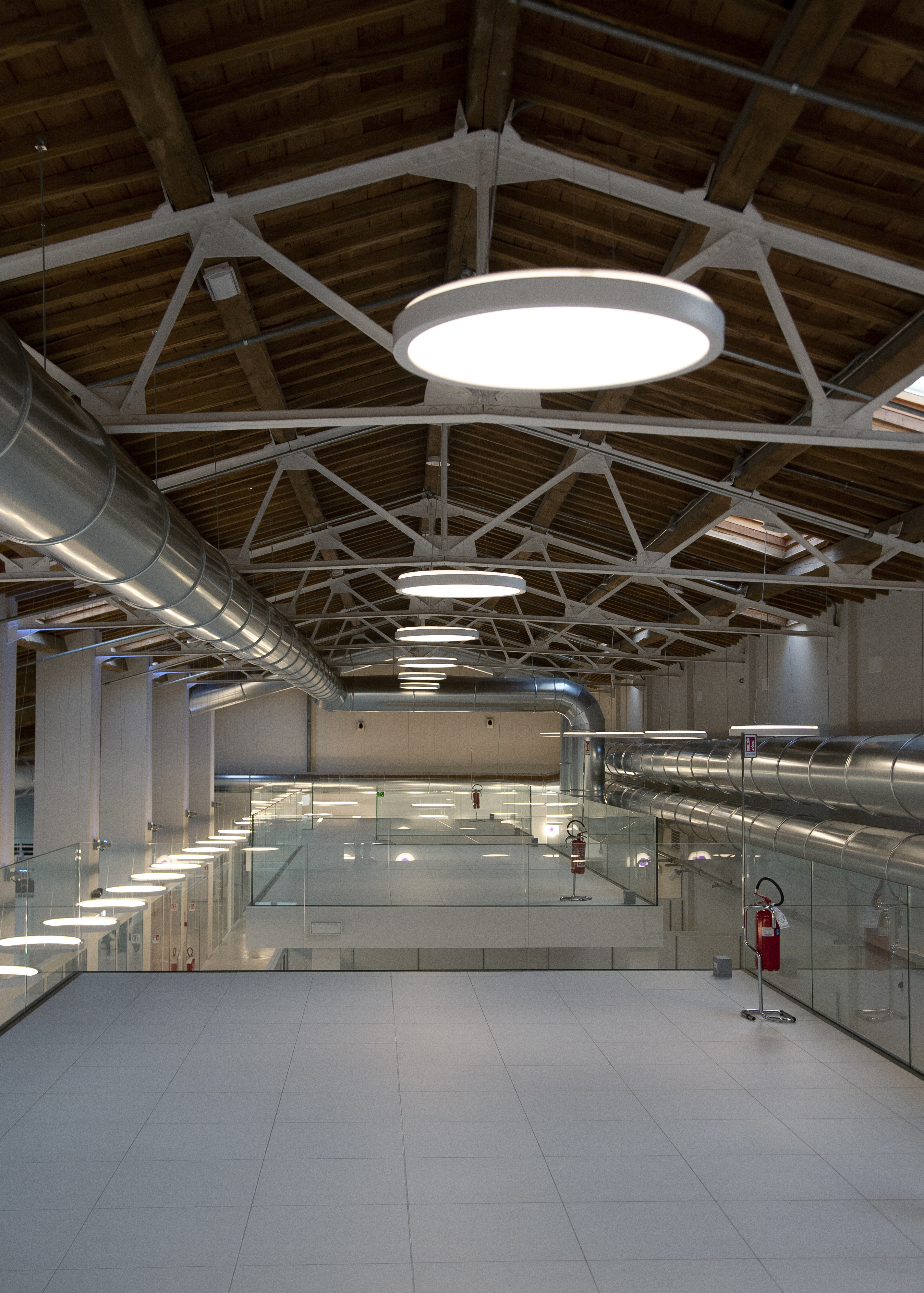 光影游戏打造非凡照明设计——马丁尼利·卢切购物中心-6