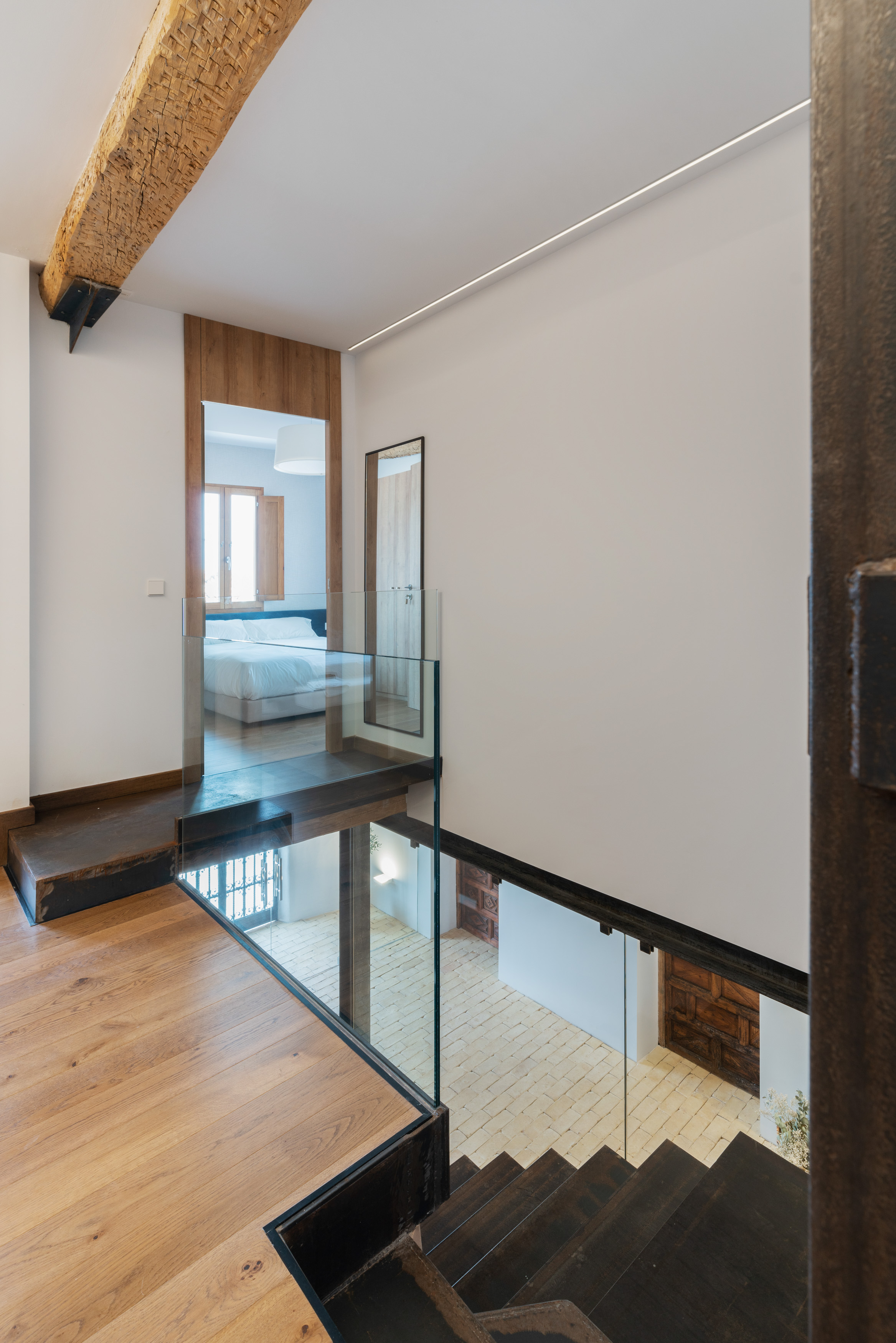 历史与现代共融的"Casa lo Alto"酒庄-16