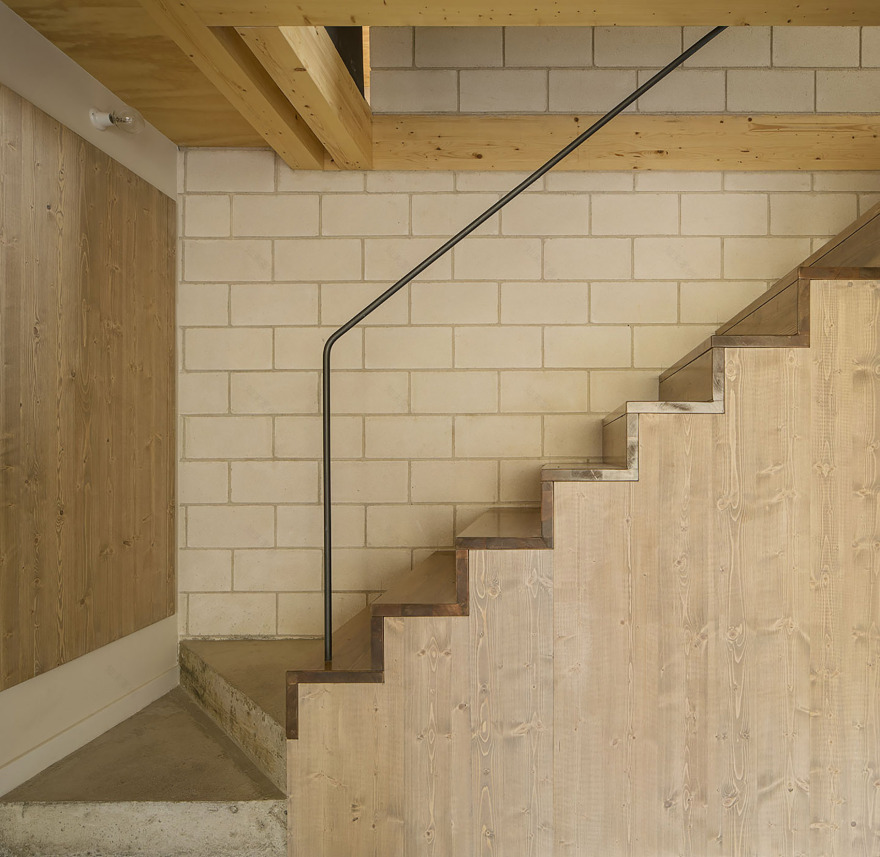 西班牙山谷中温暖色调的马养殖场住宅设计丨Aramé Studio-44