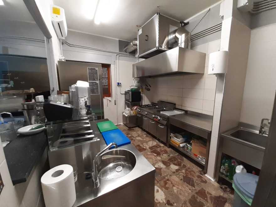 在地中海风情的街头鱼市,遇见意式美食-7