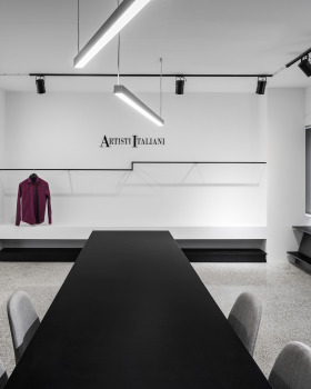 雅典“Artisti Italiani”服装店 | 极简黑白空间的新生