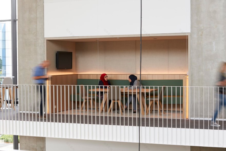 POLO Architects 打造 Telenet 总部办公建筑,融入城市环境-7