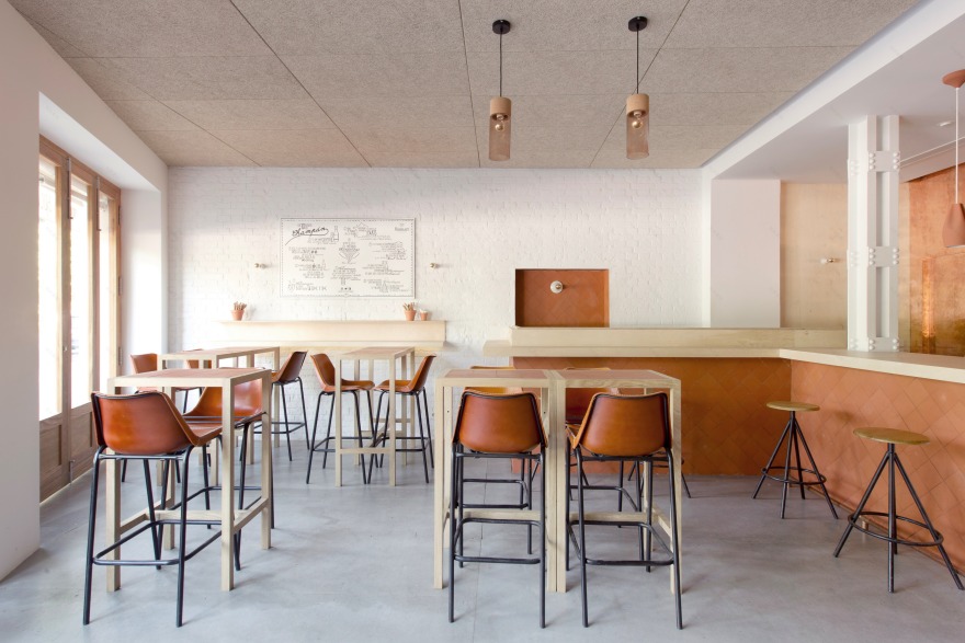 70 平米的小酒馆,如何巧妙融合火腿与香槟的美食艺术?-1