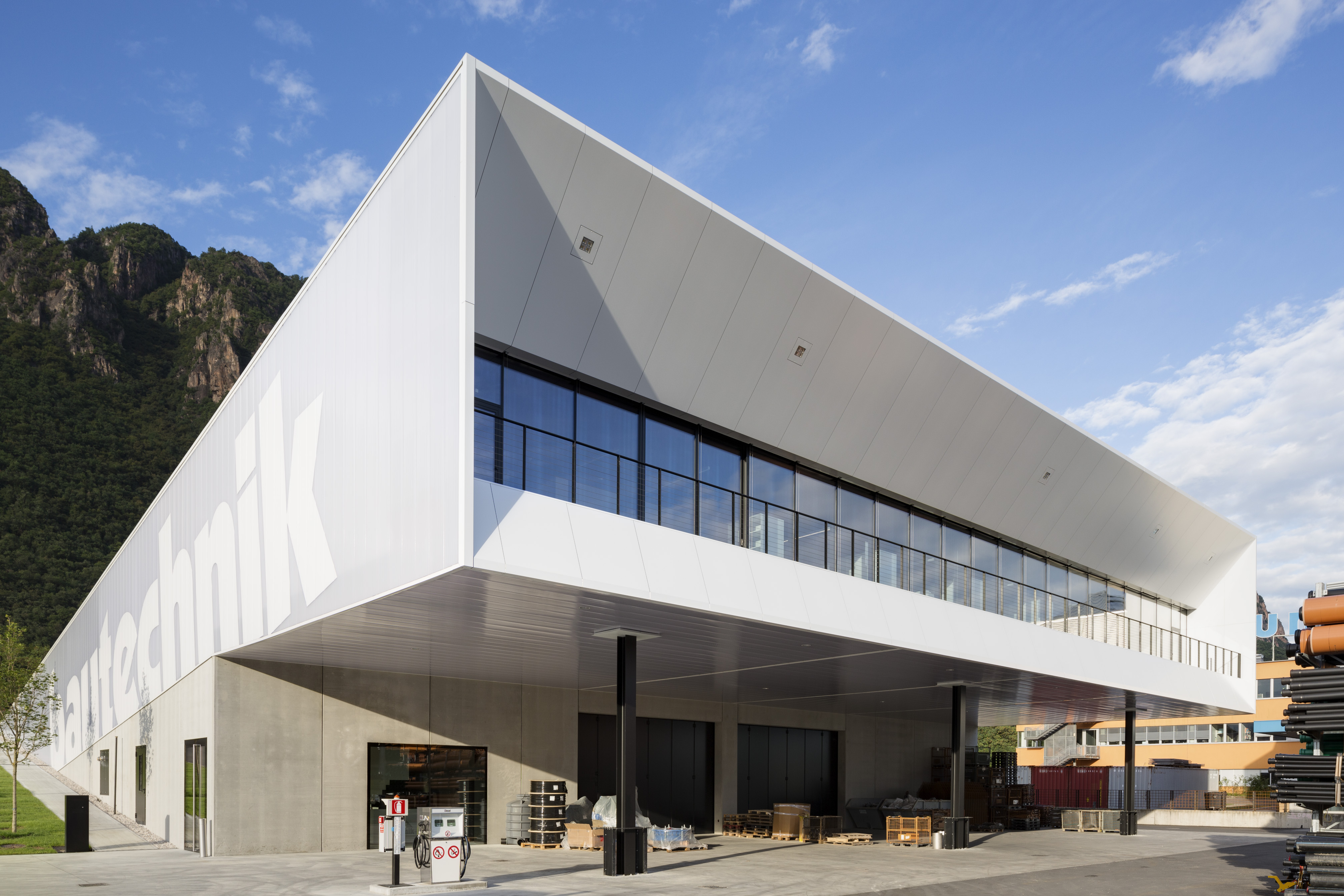 DEAR studio丨办公建筑丨BAUTECHNIK-0