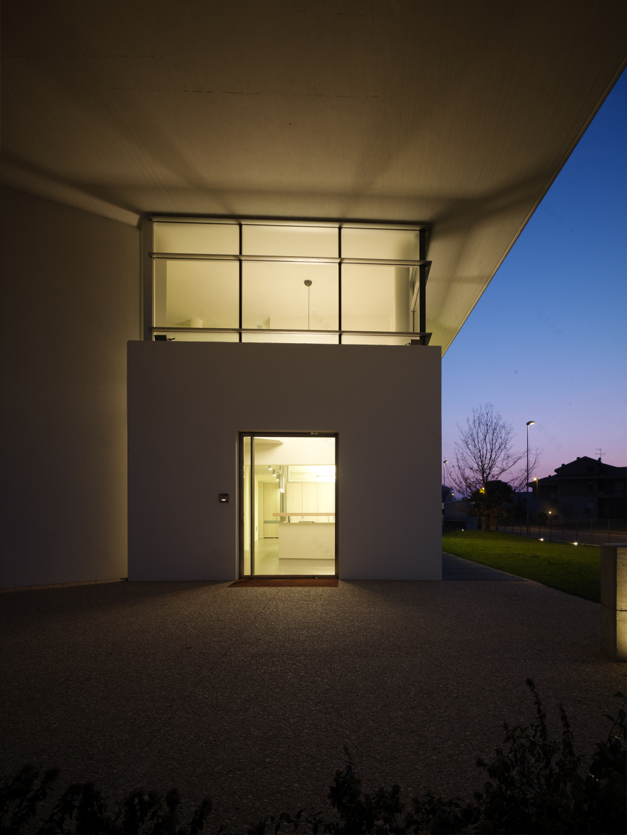 意式轻工业风建筑,环保节能的办公仓储佳作-5