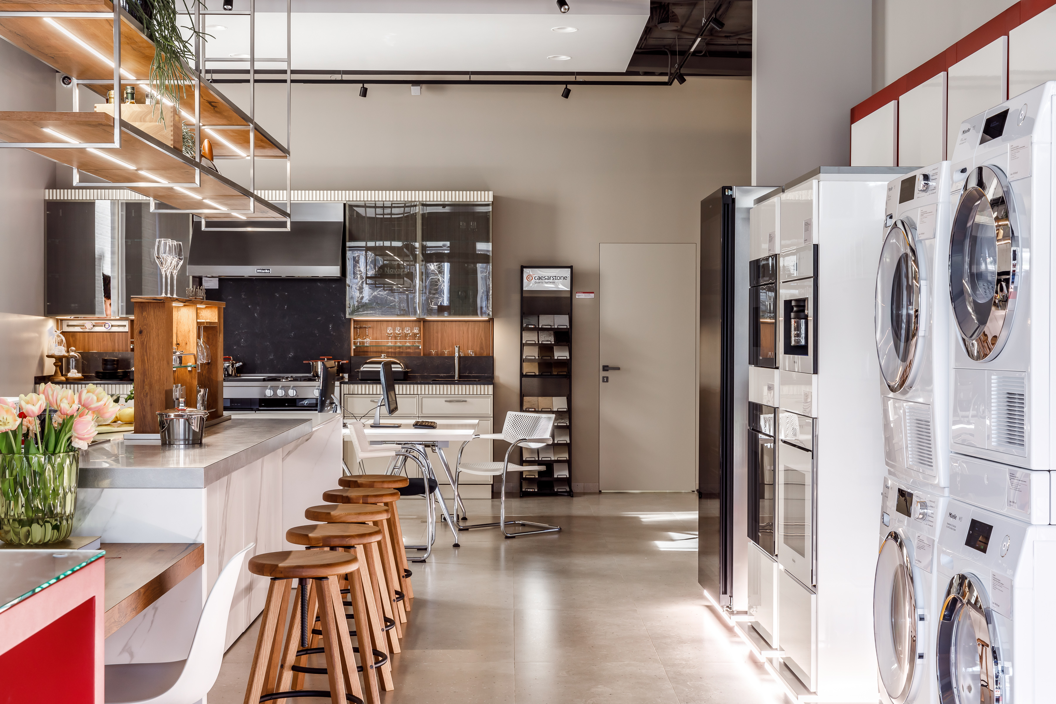 朱莉娅·诺瓦尔斯和米尔-16