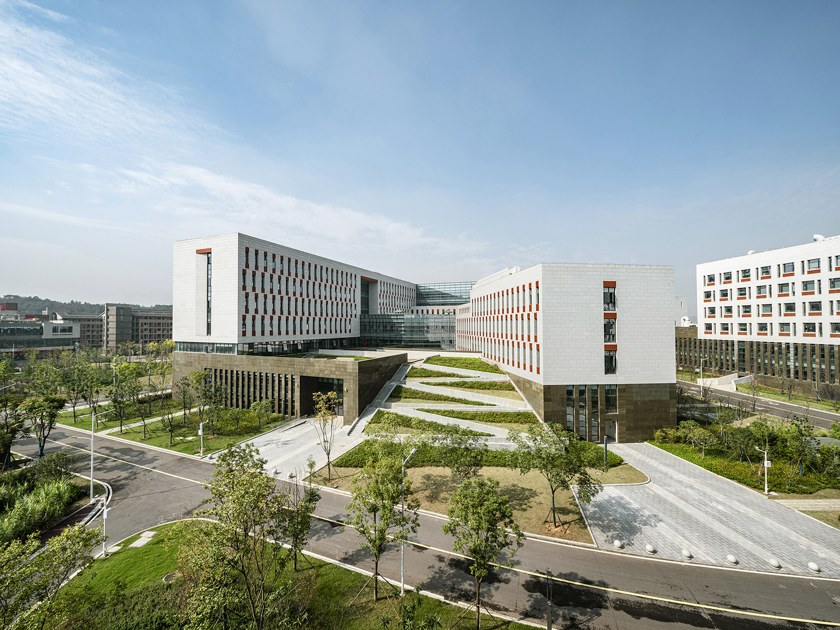 退台叠院 &  中国地质大学（武汉）环境学院楼/立体园林实现建筑与环境的高度融合-5