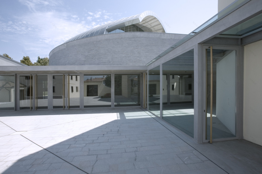 Friuli 新教堂设计 | 融入环境的和谐空间-6