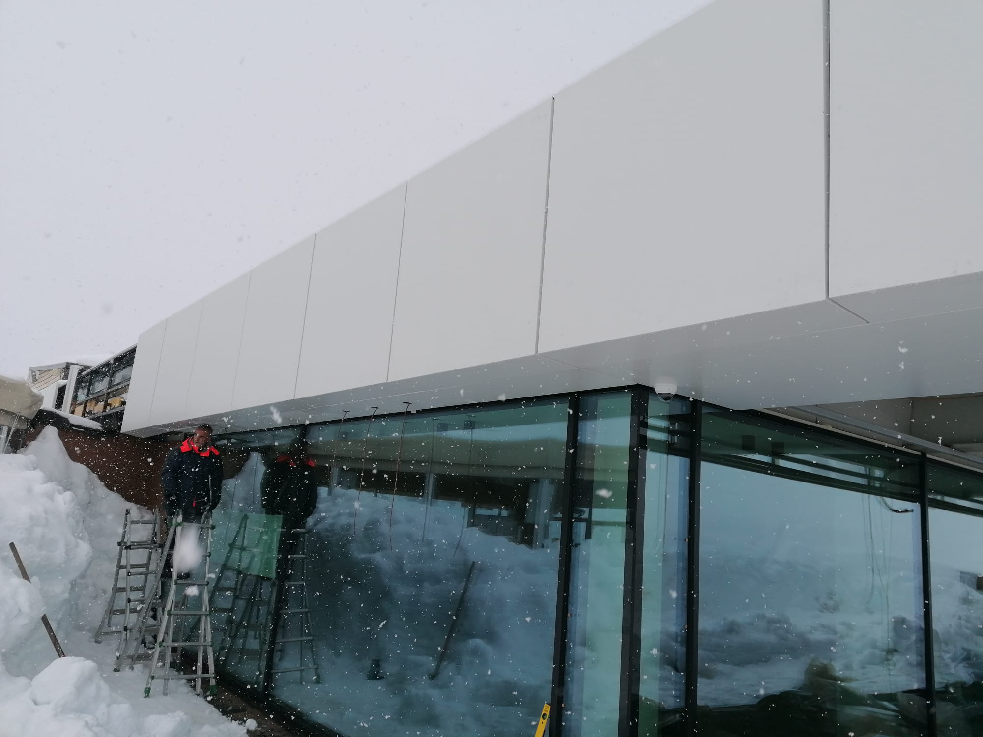 雪山之上的新型餐饮空间-7