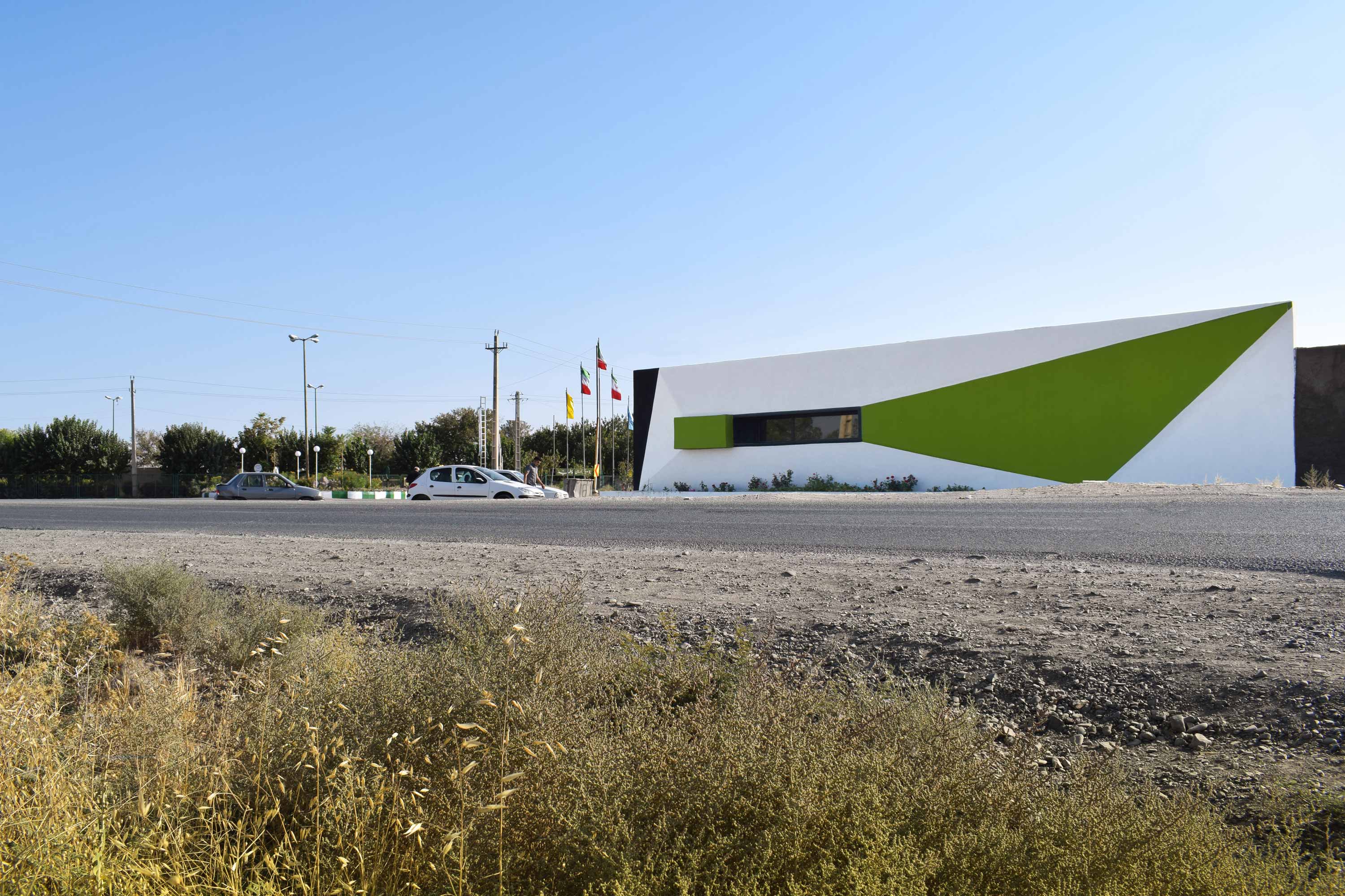 荒地中的绿洲·伊朗 Tehran 汽车交易办公室-0