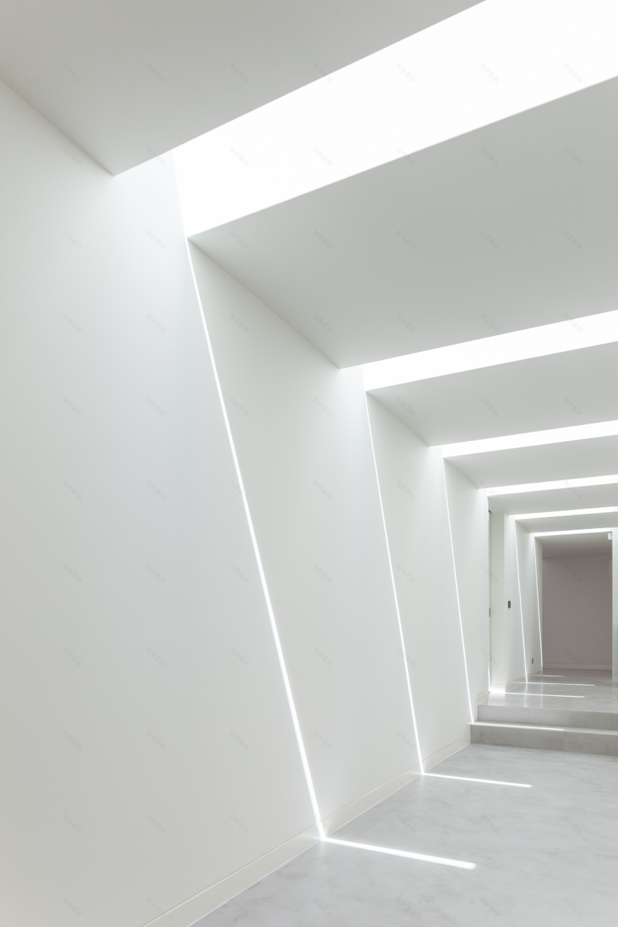 葡萄牙别墅和谐重生,室内外空间完美融合-14