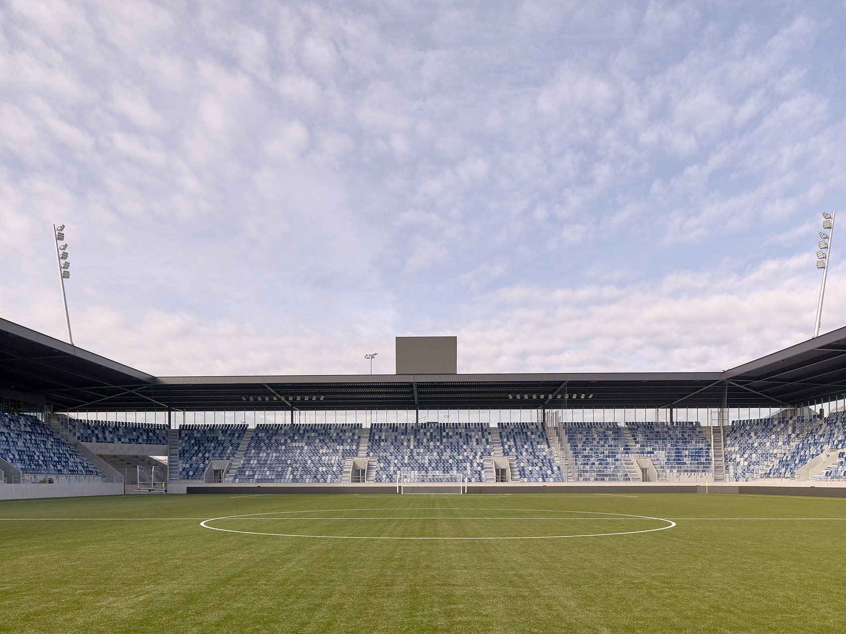洛桑市新足球场馆，瑞士/散发宁静感的市郊体育设施-77