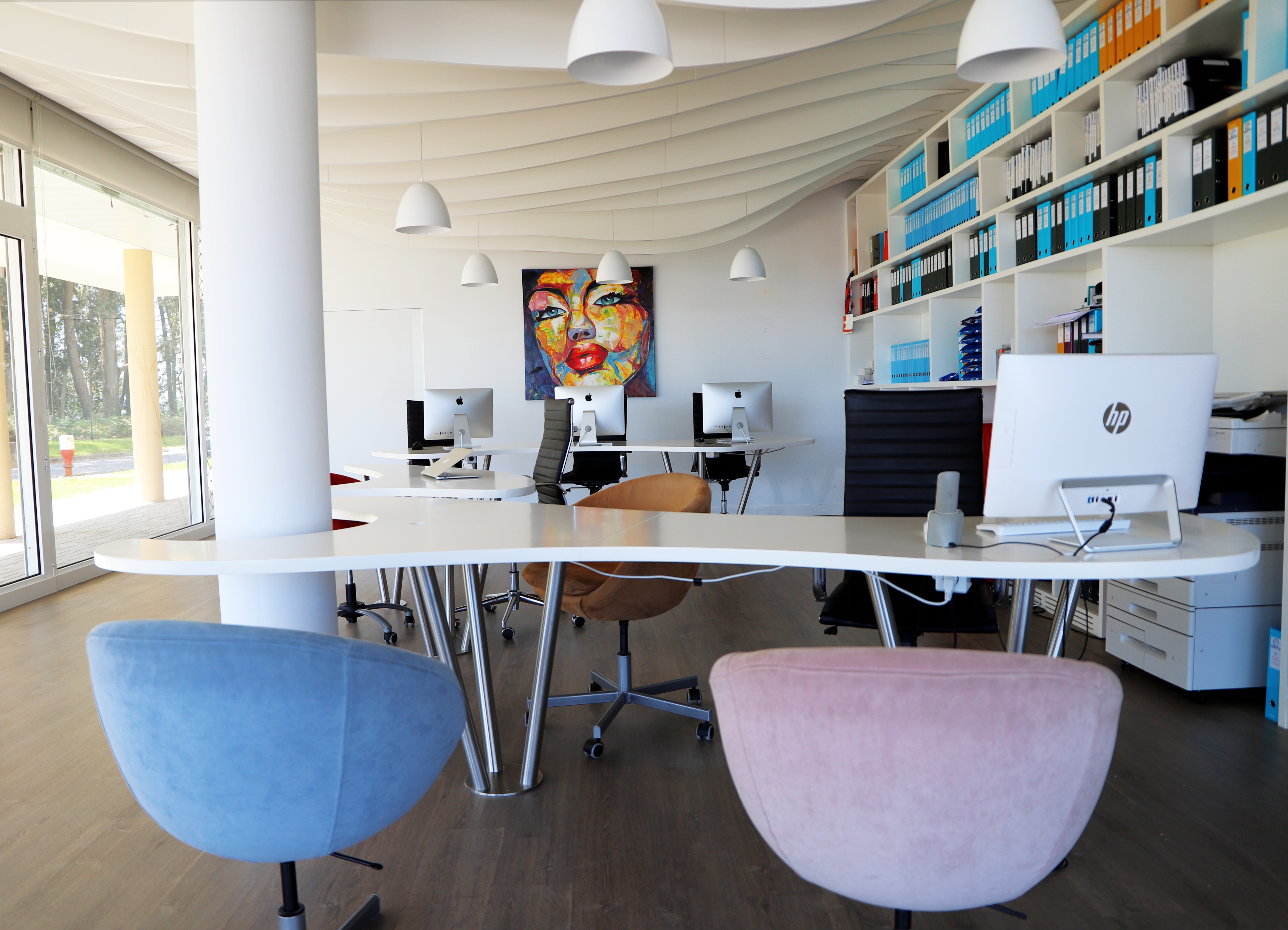 玻璃幕墙中的“港湾”办公空间-6