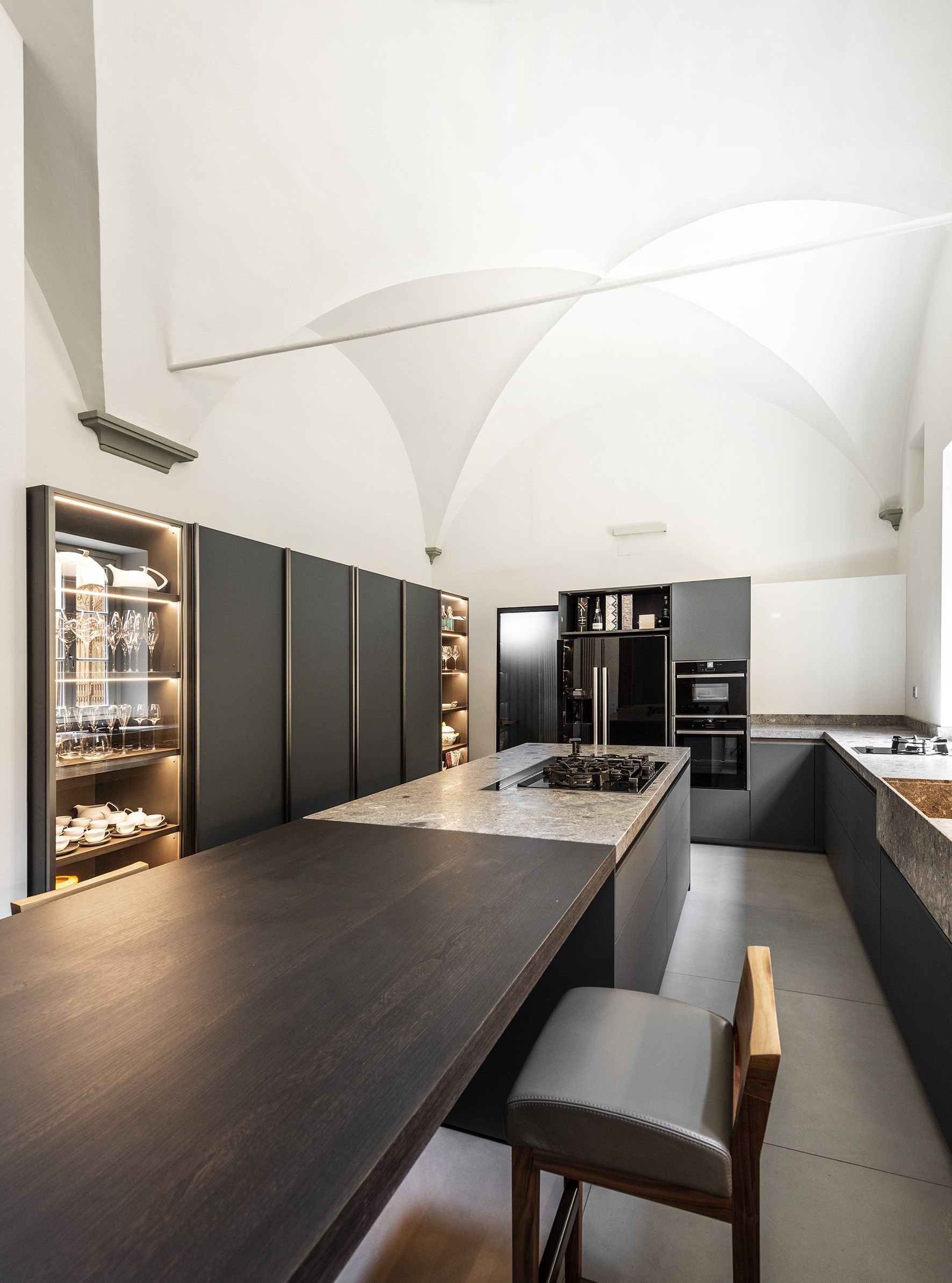 意大利佛罗伦萨山顶复式公寓设计丨Pierluigi Sammarro-13