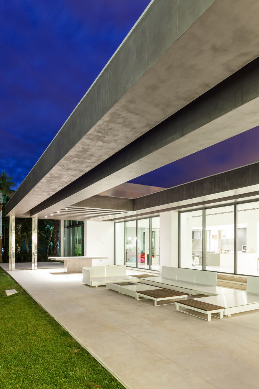 葡萄牙别墅和谐重生,室内外空间完美融合-52