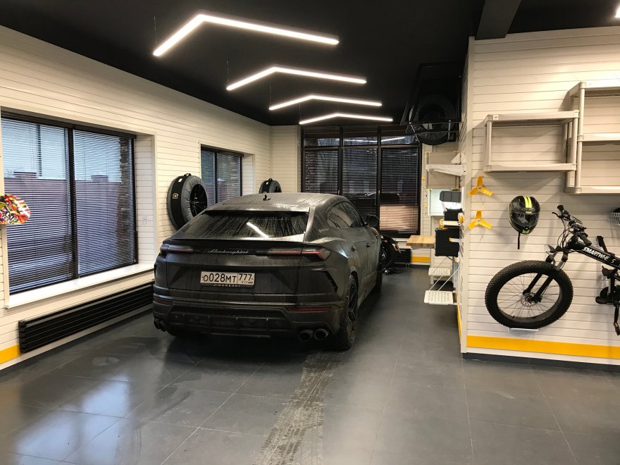 定制汽车美容车库,呈现独特照明设计-14