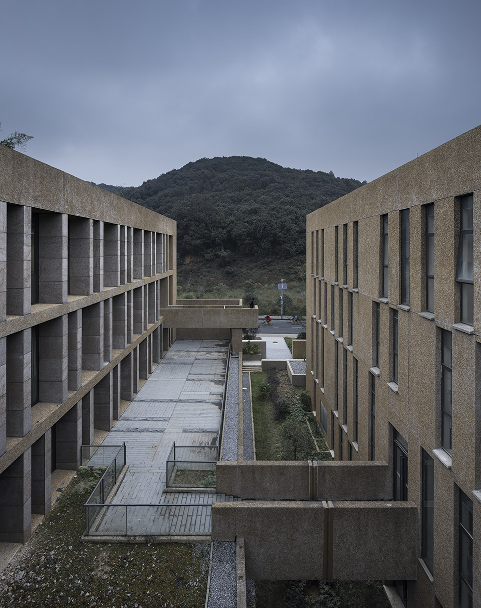 湖南大学天马新校区 | 融入自然的现代学术空间-3