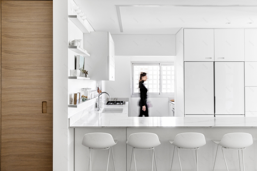 Tel-Aviv 五口之家公寓改造,明亮宽敞的现代生活空间-2