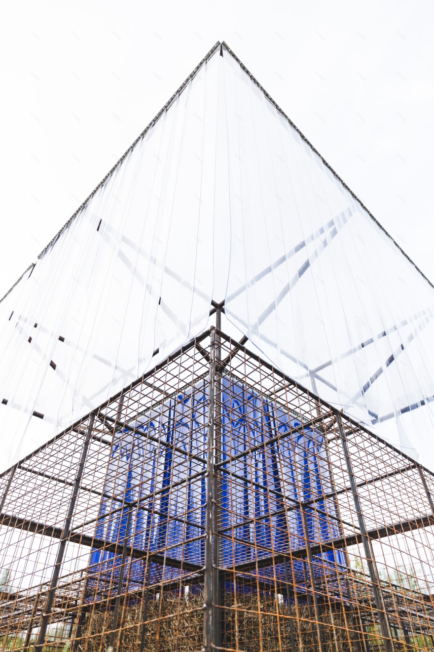 光影交错的“吸收”冥想亭-0