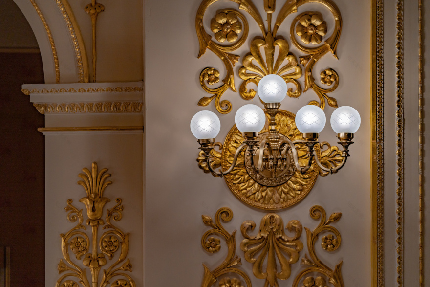 重塑辉煌,Rimini 剧院华美灯光重生-12