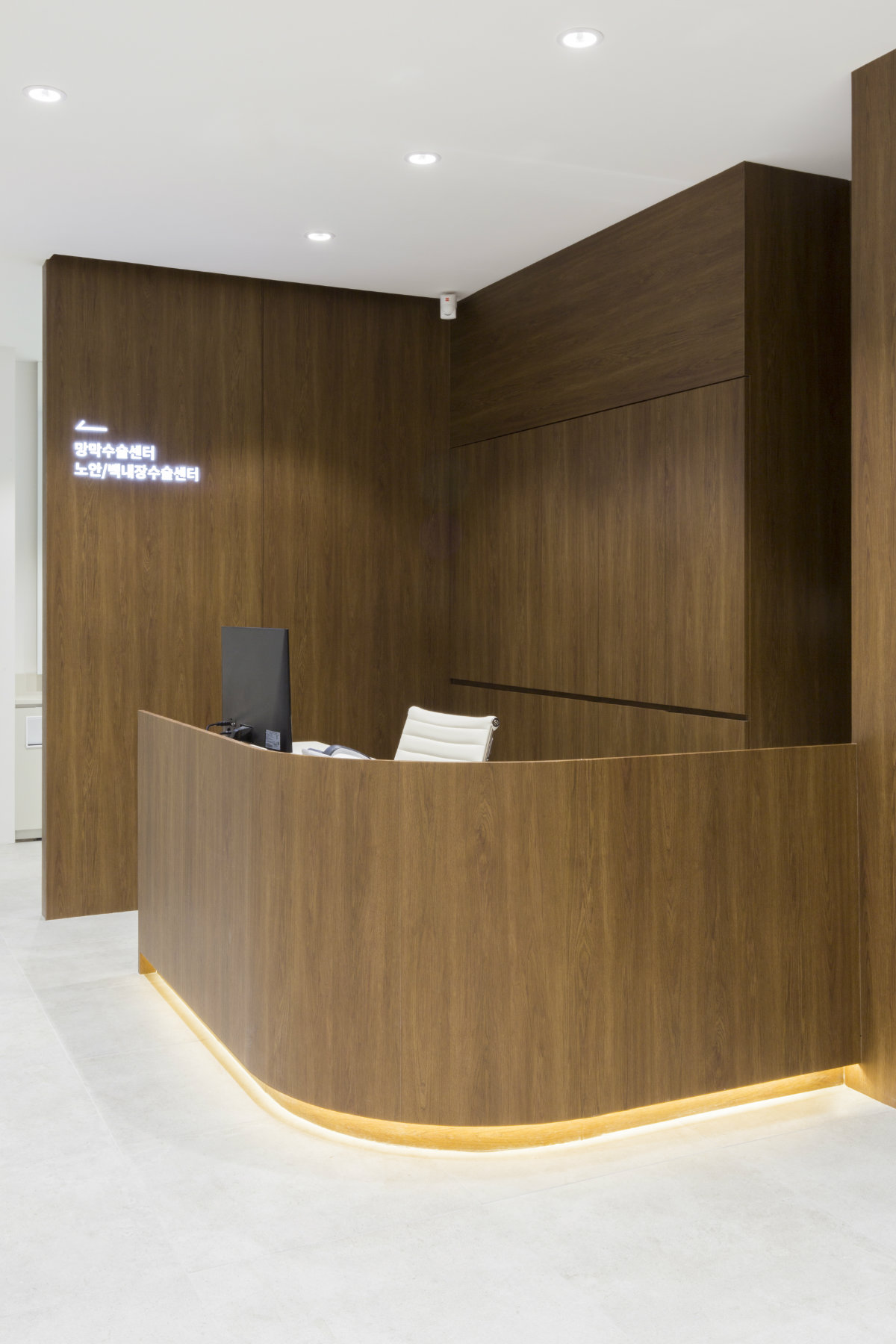 SNU Seoul Eye Clinic by STUDIO UNRAVEL-26