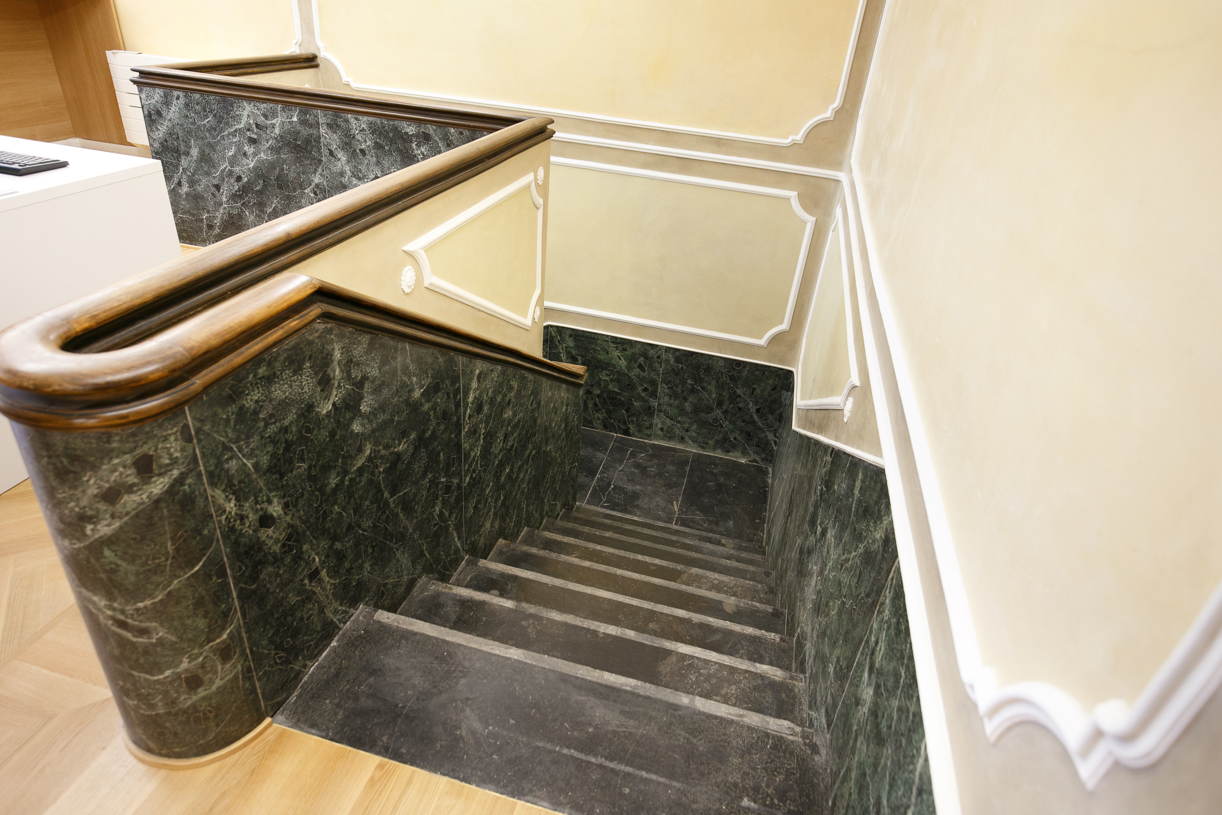 意大利古宅变身现代图书馆-16