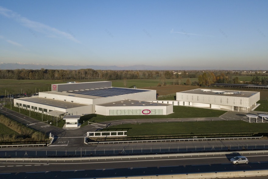 意式蝶舞·Omnicos 化妆品总部办公建筑-24