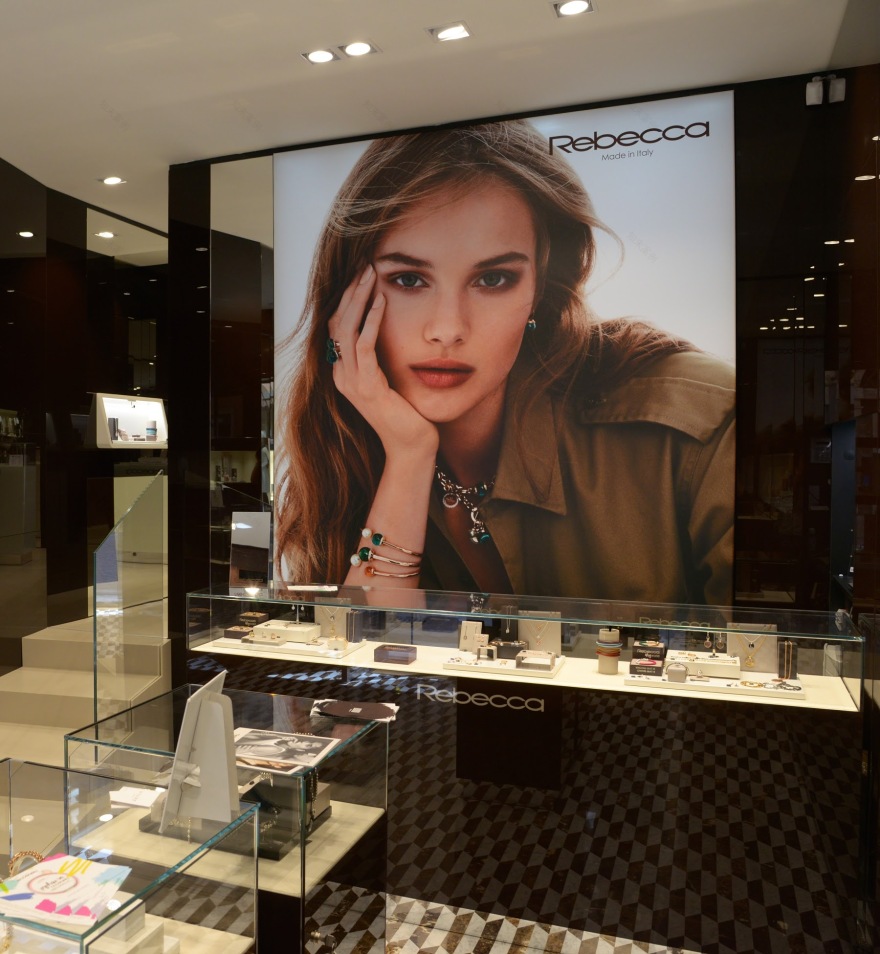 简约风格 Rebecca 商店亮相罗马-2