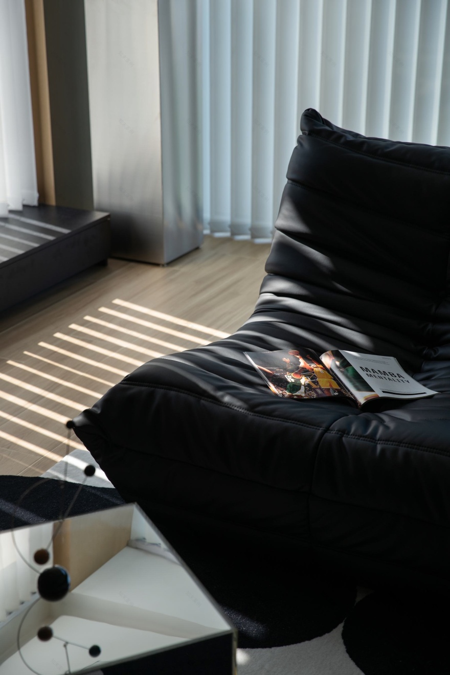 寓见曼巴 · 科比主题的鞋柜装置和静谧空间丨境屿空间研究室-2