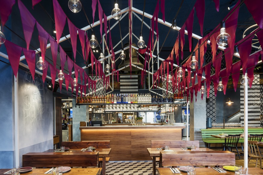 巴塞罗那乡村风情餐厅设计-11