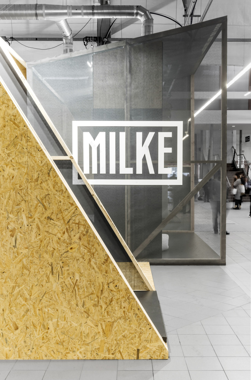 波兰 MILKE 品牌展亭-2
