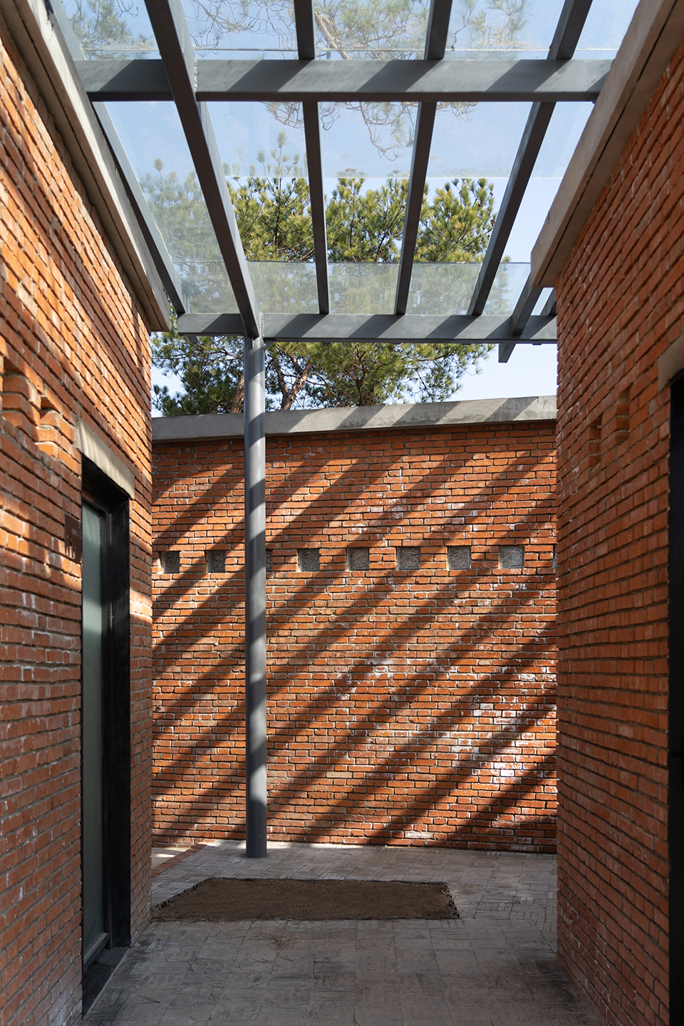 松树环绕的乡村旅游公厕丨中国武汉丨UAO 瑞拓设计-33