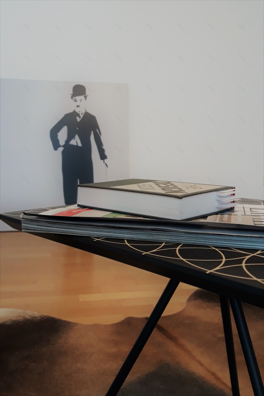 意大利 60 年代公寓翻新,日间生活区与厨房间灵动融合-5