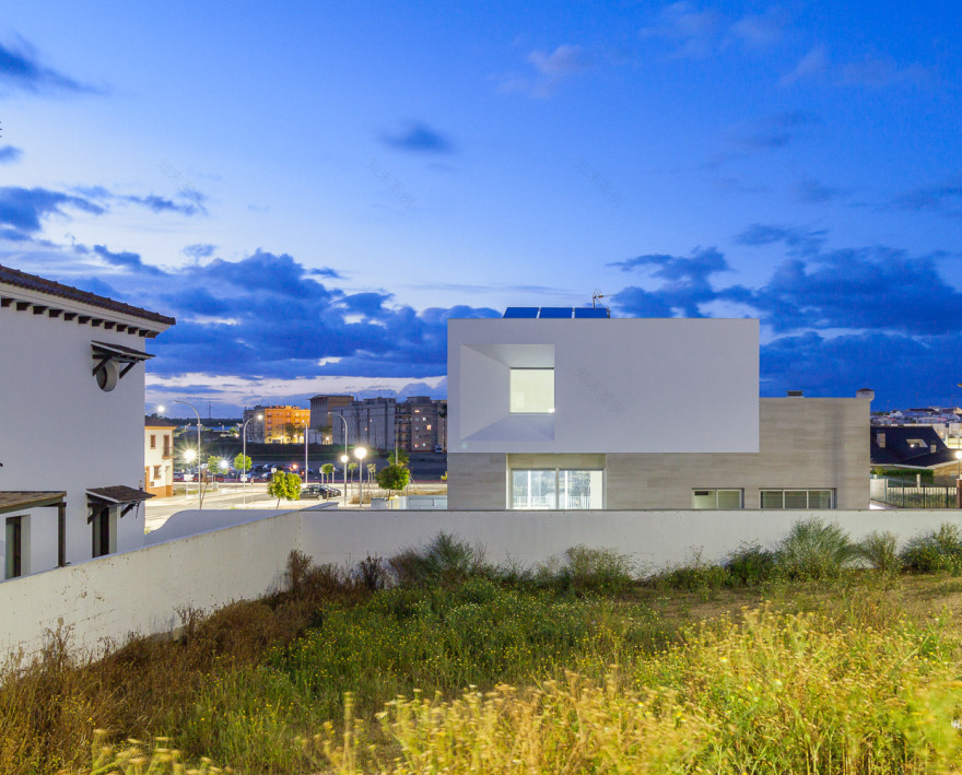 梦幻般的贝塞尔别墅 | 传统与现代的完美结合-6